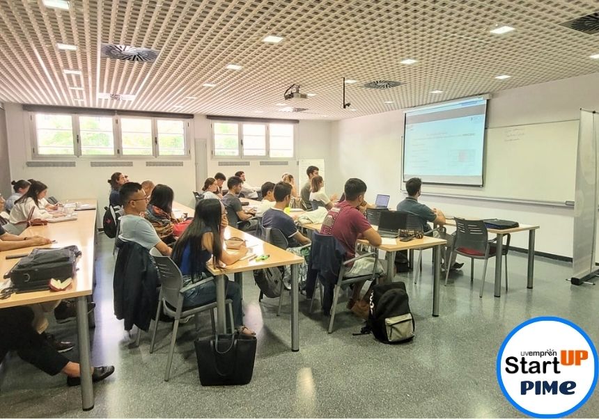 Alumnos asistentes a la primera sesión de la formación Plan de Empresa